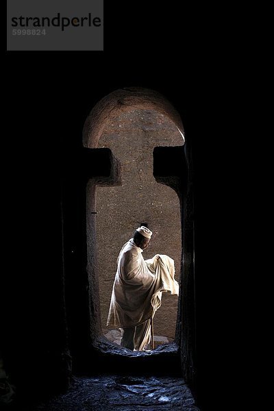 Man Eingabe Bet Medhane Alem Kirche in Lalibela  Wollo  Äthiopien  Afrika