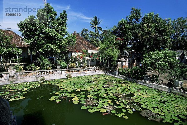 Dekorative See im alten Palast der Raja von Karangasem  Amlapura  Bali  Indonesien  Südostasien  Asien