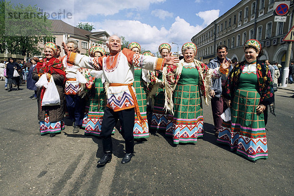 Tänzer  Sommerfest  Sergiew Possad  Russland  Europa