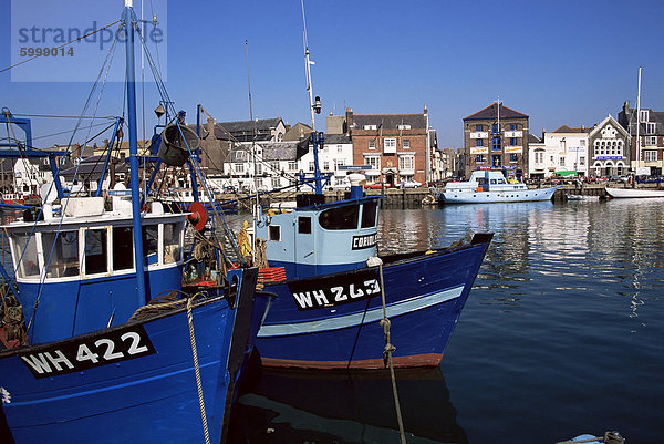 Boote im Hafen  Weymouth  Dorset  England  Vereinigtes Königreich