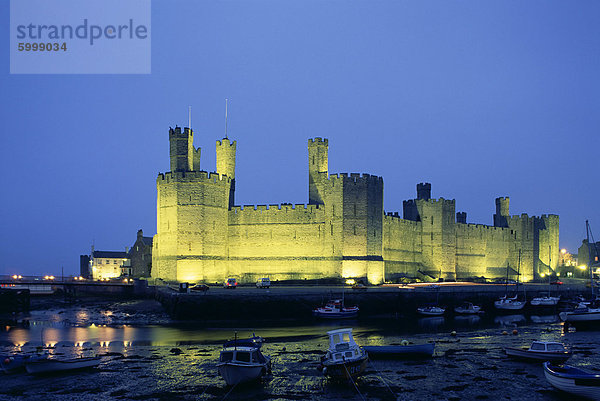 Caernarfon (Caernarvon) Burg  UNESCO Weltkulturerbe  Gwynedd  Wales  Vereinigtes Königreich  Europa