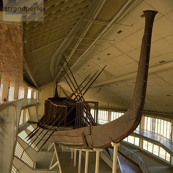 Sonne Boot ausgegraben an Stelle der Cheops-Pyramide  Gizeh  jetzt im Museum in Gizeh  Kairo  Ägypten  Nordafrika  Afrika