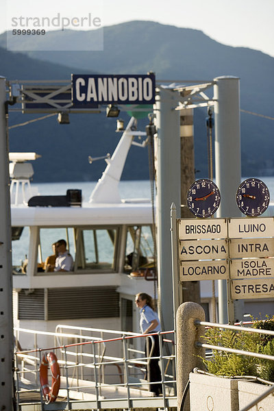 Fähre in Cannobio  Lago Maggiore  italienische Seen  Italien  Europa