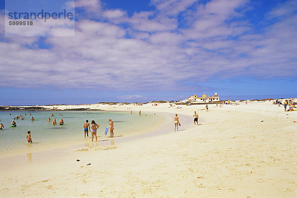 Europa Landschaft Mensch Menschen Strand Schwimmbad Kanaren Kanarische Inseln Atlantischer Ozean Atlantik Fuerteventura spielen Spanien