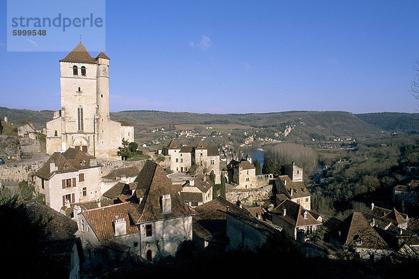 Dorf von St.-Cirq-Lapopie auf einem Felsen über dem Fluss Lot  Quercy Gebiet  Lot  Frankreich  Europa
