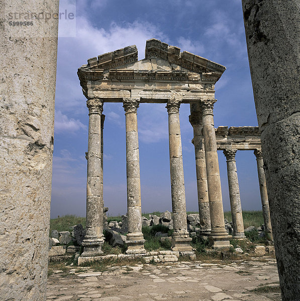 Roman Cardo Maximus  Hauptstraße Säulen  aus dem 3. Jahrhundert v. Chr.  Apamea  Syrien  Nahost