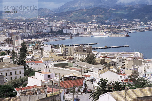 Blick über den Hafen von der spanischen Enklave Ceuta  Spanien  Spanish Nordafrika  Afrika