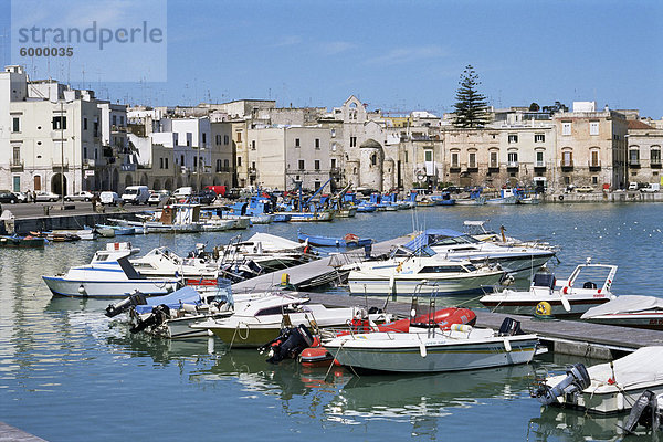 Der Hafen  Trani  Apulien  Italien  Mittelmeer  Europa