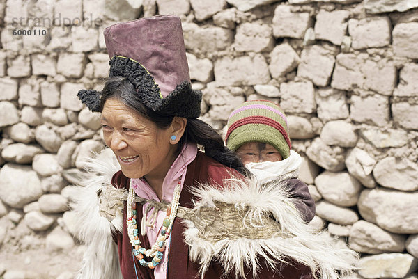 Mutter und Kind  Shey  Ladakh  Indien  Asien