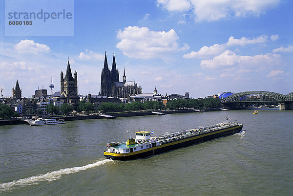 Rhein und Köln (Köln)  Nordrhein-Westfalen  Deutschland  Europa