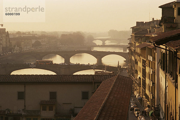 Brücken über den Fluss Arno  Florenz  Toskana  Italien  Europa