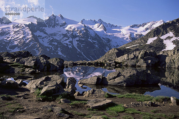 Lago (See) del Duftwasser  Nationalpark Gran Paradiso  in der Nähe von Val Nontey Tal  Valle d ' Aosta  Italien  Europa