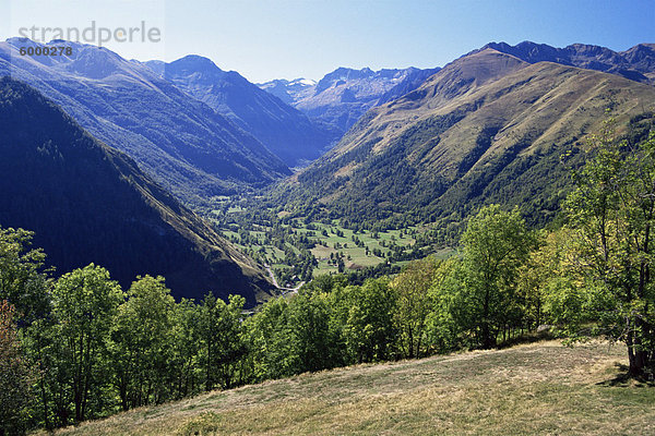 Tal in der Nähe von Castillion de Larboust  französischen Seite der Pyrenäen  Midi-Pyrenees  Frankreich  Europa