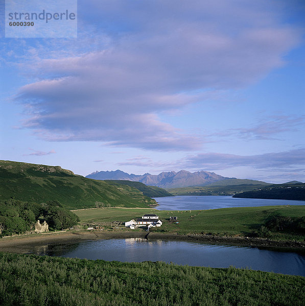 Loch Harport und die Cuillin Hills  Isle Of Skye Hochlandregion  Schottland  Vereinigtes Königreich  Europa