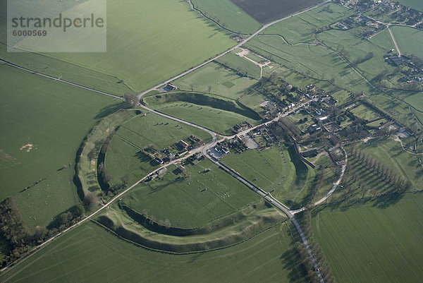 Luftbild von Avebury  UNESCO Weltkulturerbe  Wiltshire  England  Vereinigtes Königreich  Europa