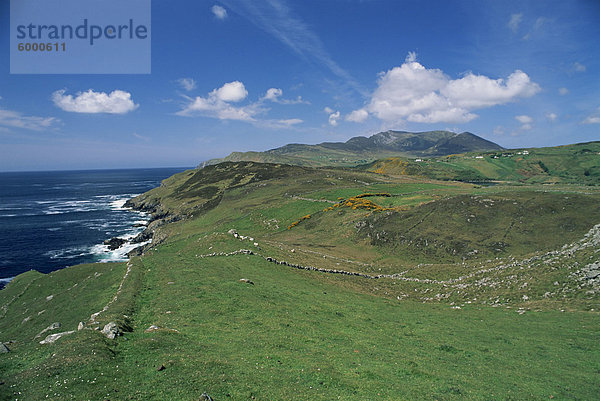 Küste und Hügeln in der Nähe der Slieve League Klippen  County Donegal  Ulster  Eire (Irland)  Europa