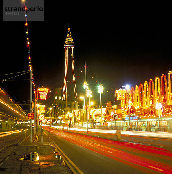 Blackpool Tower und festliche Beleuchtung  Blackpool  Lancashire  England  Vereinigtes Königreich  Europa