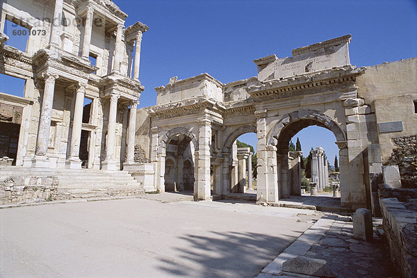 Rekonstruiert der Celsusbibliothek  Ausgrabungsstätte  Ephesus  Anatolien  Türkei  Kleinasien