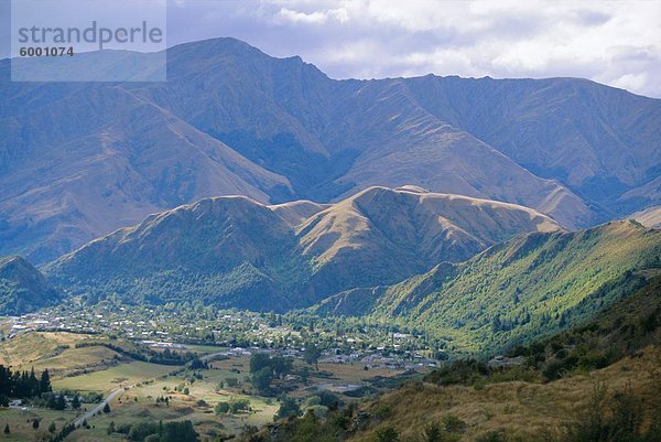 Blick westlich von die Crown Range in Arrowtown  in der Nähe von Queenstown  Richtung Westen Otago  Südinsel  Neuseeland  Pazifik