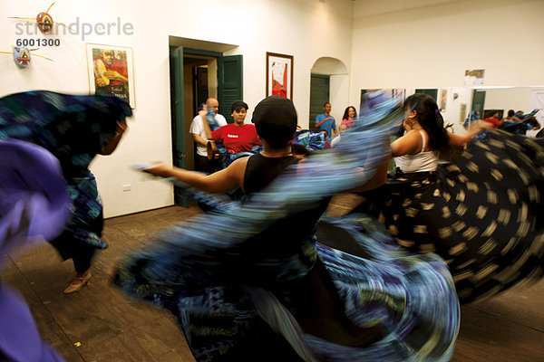 Escuela de Bomba y Plena Dona Brenes in der Altstadt  wo traditionelle Tänze erlernt werden können  San Juan  Puerto Rico  Karibik  Caribbean  Mittelamerika