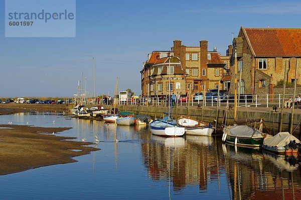 Der Hafen auf Agar Creek  Blakeney  Norfolk  England  Vereinigtes Königreich  Europa