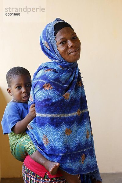 Muslimische Mutter und Sohn  Lome  Togo  Westafrika  Afrika