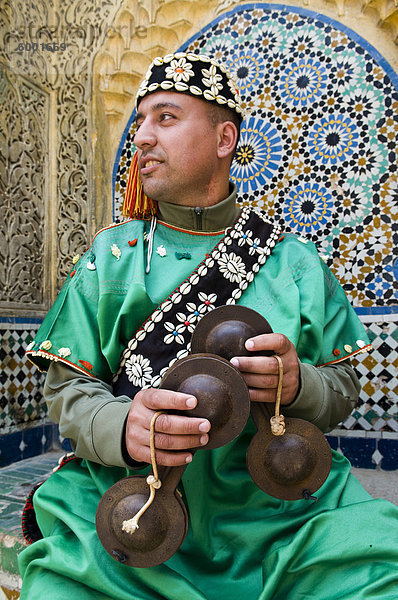 CarcabaÃŠ Spieler (Eisen Kastagnetten)  Kasbah  Tanger  Marokko  Nordafrika  Afrika