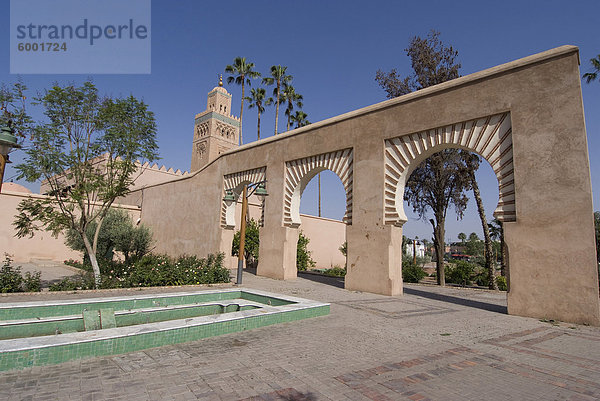 Die Koutoubia-Moschee (Moschee Booksellers')  das Wahrzeichen von Marrakesch  Marokko  Nordafrika  Afrika