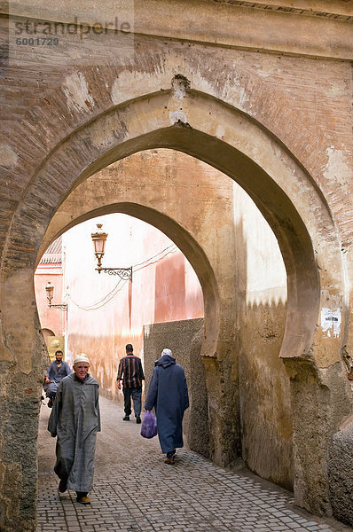 Straße im Souk  Medina  UNESCO Weltkulturerbe  Marrakesch (Marrakech)  Marokko  Nordafrika  Afrika