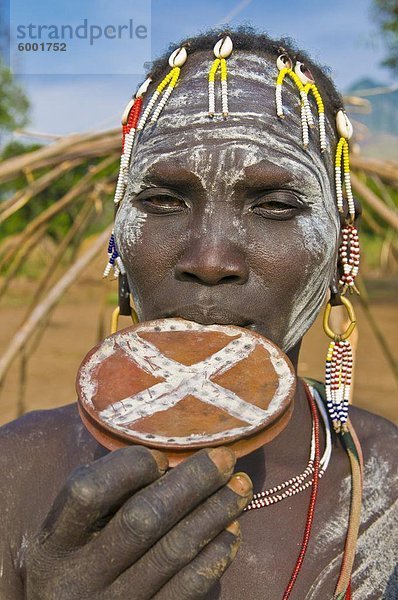 Lokale Mursi aus dem Stamm der Mursis  Omo-Tal  Äthiopien  Afrika