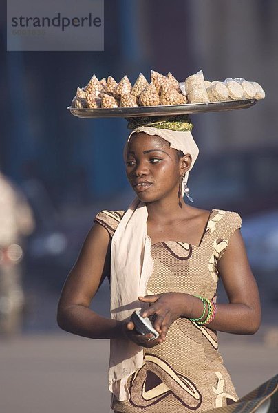 Straßenhändler auf dem Markt in Ouagadougou  Burkina Faso  Westafrika  Afrika