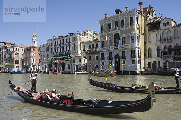 Gondeln auf dem Canal Grande  Venedig  UNESCO World Heritage Site  Veneto  Italien  Europe