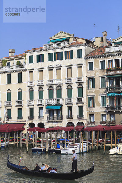 Gondel auf dem Canal Grande  Venedig  UNESCO World Heritage Site  Veneto  Italien  Europa