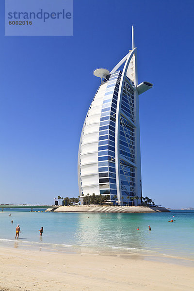 Die ikonischen Burj Al Arab Hotel  Jumeirah  Dubai  Vereinigte Arabische Emirate  Naher Osten