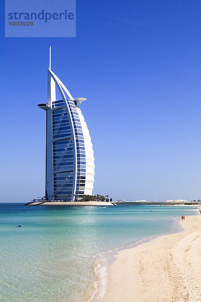 Die ikonischen Burj Al Arab Hotel  Jumeirah  Dubai  Vereinigte Arabische Emirate  Naher Osten