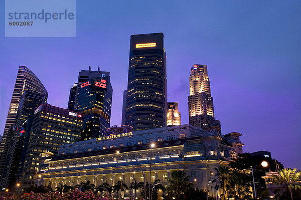 Skyline der Banken Bezirk Singapur mit Fullerton Hotel  Singapur  Südostasien  Asien