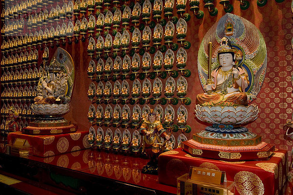 Avalokitesvara Hall im Buddha Zahnreliquie Tempel  Singapur  Südostasien  Asien