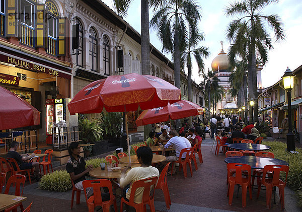 Kampung Glam ist einer belebten Gegend in der Nacht  Singapur  Südostasien  Asien