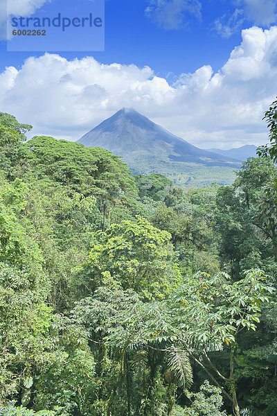 Vulkan Arenal und tropischer Regenwald  La Fortuna  Costa Rica  Mittelamerika