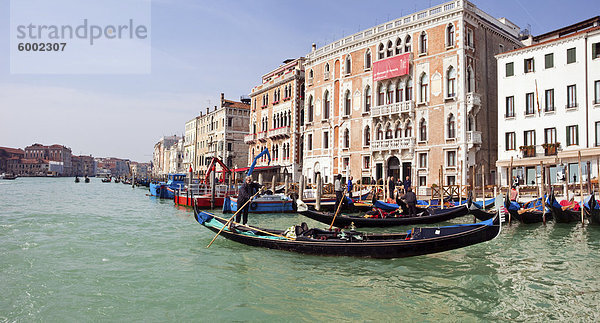 Verkehr auf dem Canal Grande  Venedig  UNESCO World Heritage Site  Veneto  Italien  Europa