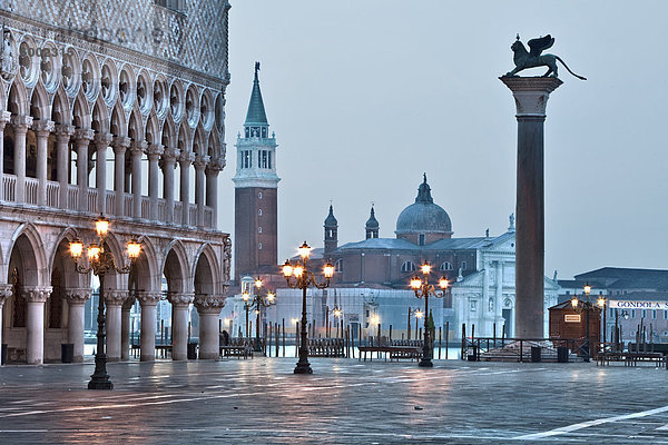 Am frühen Morgen in St. Marks Square  Venedig  UNESCO World Heritage Site  Veneto  Italien  Europa