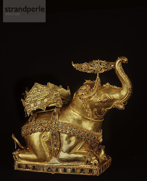 Goldene Elefant gefunden in der Krypta der Wat Ratburanaa  Ayutthaya  aus dem 15. Jahrhundert  National Museum  Ayutthaya  Thailand  Südostasien  Asien