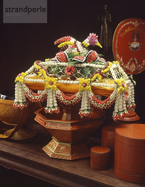 Florale Girlanden verwendet  um die Mönche angeboten  Thailand  Südostasien  Asien zu verschönern