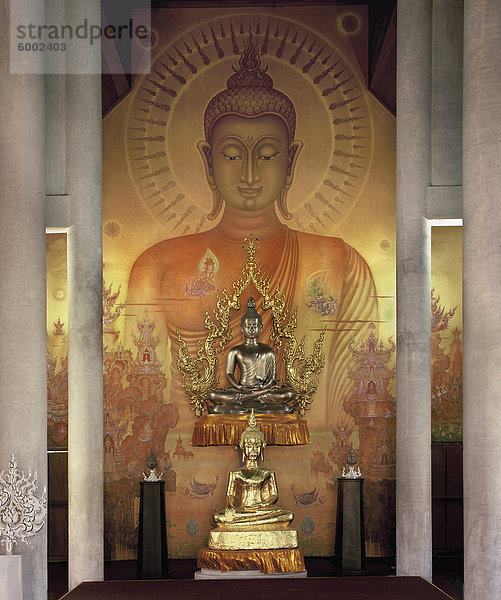 Interieur des modernen buddhistischen Tempel  entworfen und gemalt von Künstler Chalermchai Kositpipat  Wat Rong Khun  Chiang Rai  Nord-Thailand  Thailand  Südostasien  Asien