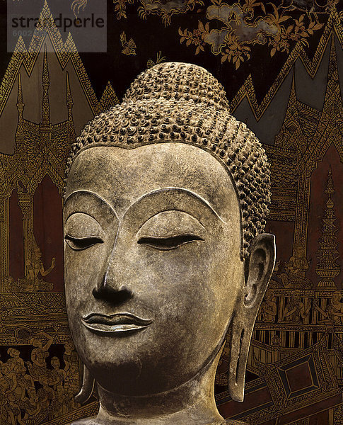 Kopf eines Bronze Ayutthaya-Stil Buddhastatue aus dem 15. Jahrhundert  Thailand  Südostasien  Asien