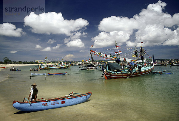 Fischerboote am Jimbaran Bay  Bali  Indonesien  Südostasien  Asien