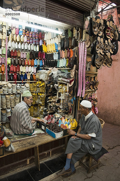 Hausschuhe  Souk Medina  Marrakesch  Marokko  Nordafrika  Afrika