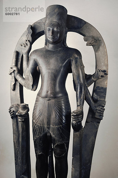 Vishnu von Phnom Da  Khmer Kunst aus dem 7. und 8. Jahrhundert  Nationales Museum von Phnom Penh  Kambodscha  Indochina  Südostasien  Asien