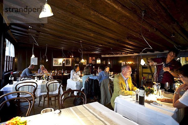Essen & Trinken im Restaurant Zum Goldenen Schafli  St. Gallen  Schweiz  Europa