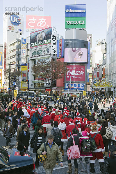 überqueren gehen Tokyo Hauptstadt Weihnachten Shibuya Asien Japan